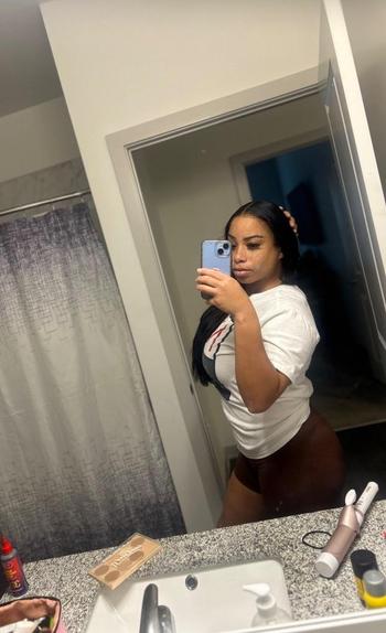 Brei, 24  female escort, Clarksville