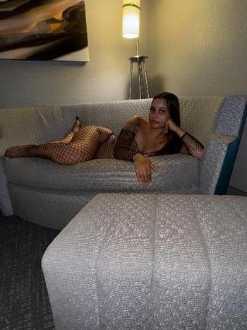 Red, 22  female escort, Clarksville