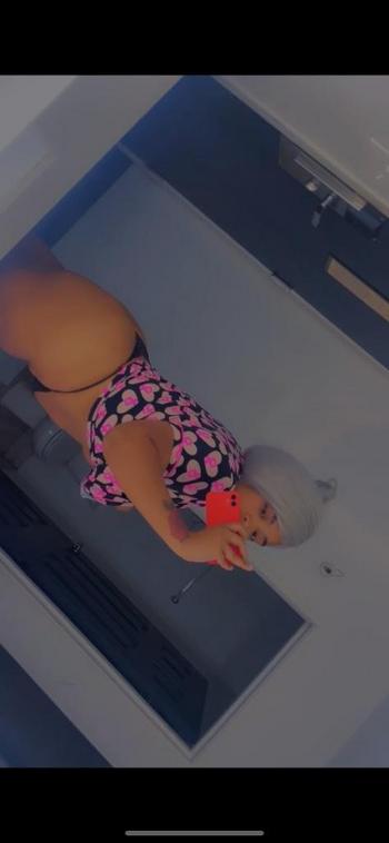 Red, 22  female escort, Clarksville