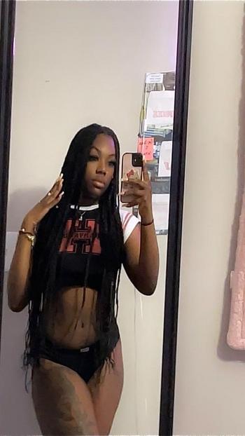 Dream, 26  female escort, Clarksville