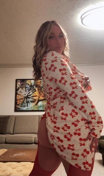XOXO, 28  female escort, Clarksville