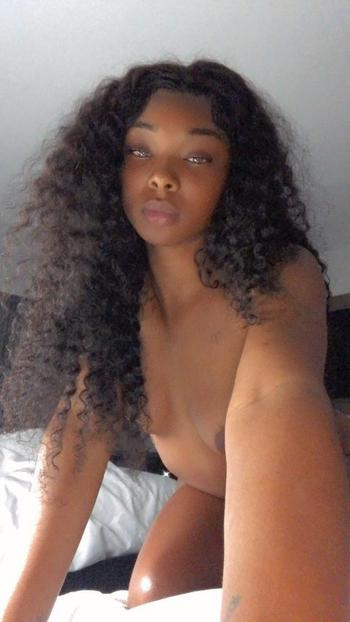 Tyi, 25  female escort, Clarksville